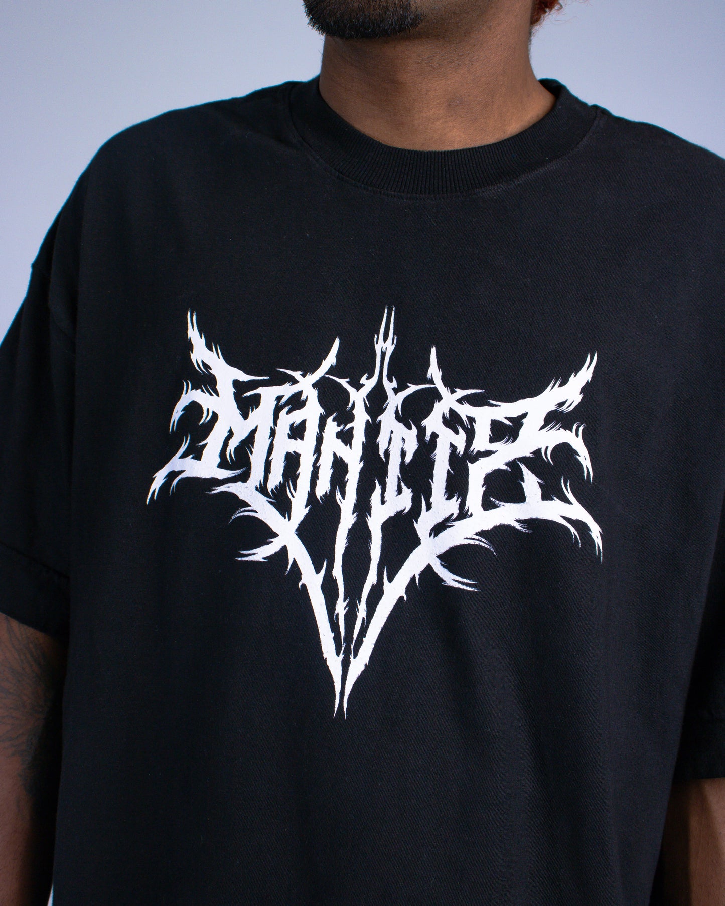 Camiseta "Zoran" Oversized - Preta